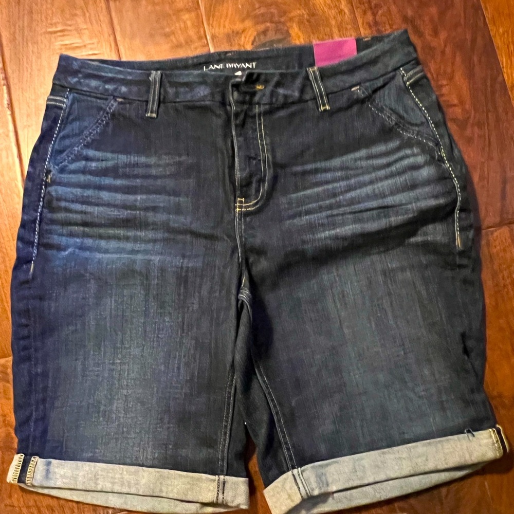 NWT Lane Bryant Burmuda shorts. Size 14